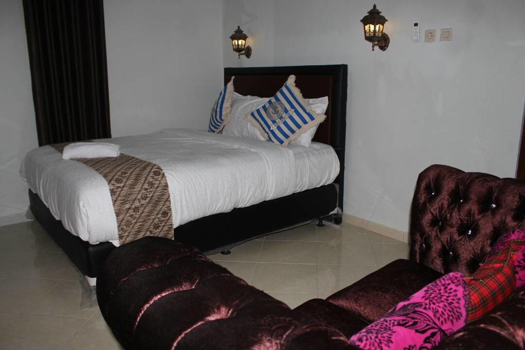 Hotel Renaya Griya Salakan Exterior foto